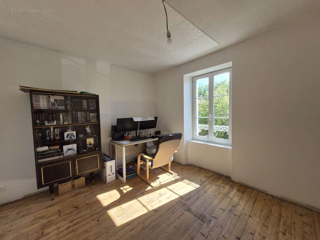 Maison à VILLENEUVE-LA-COMTESSE