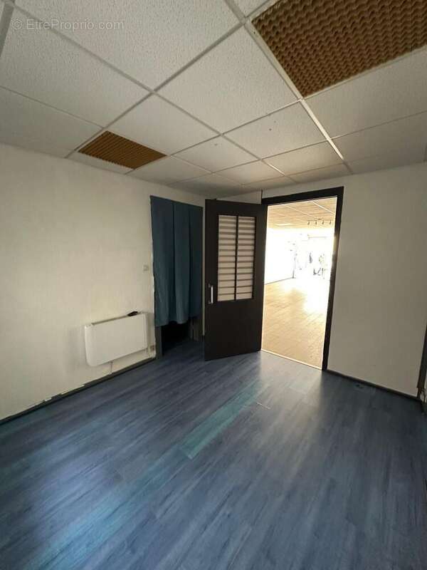 Photo 4 - Commerce à REMIREMONT