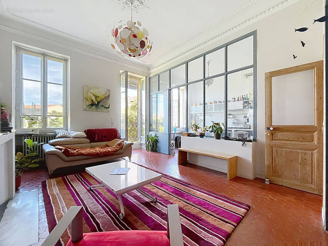 Appartement à MARSEILLE-4E