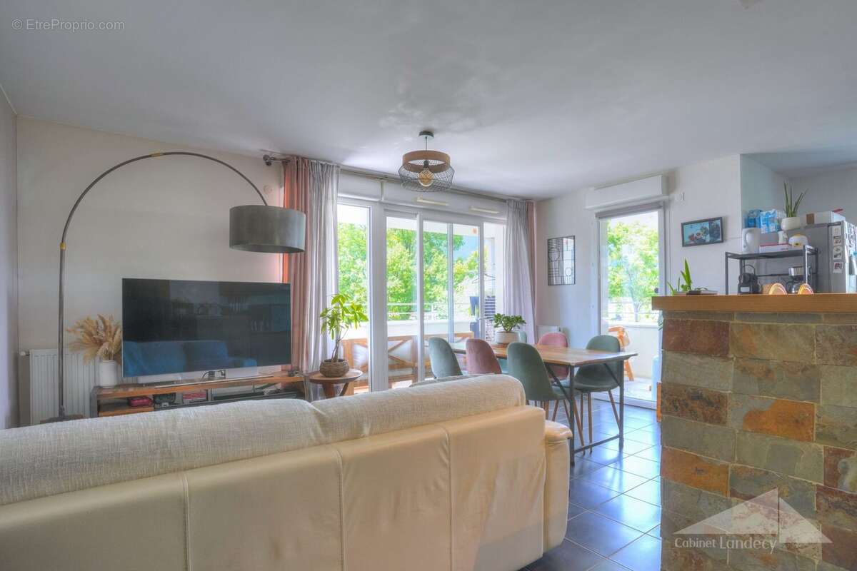 Appartement à SAINT-GENIS-POUILLY