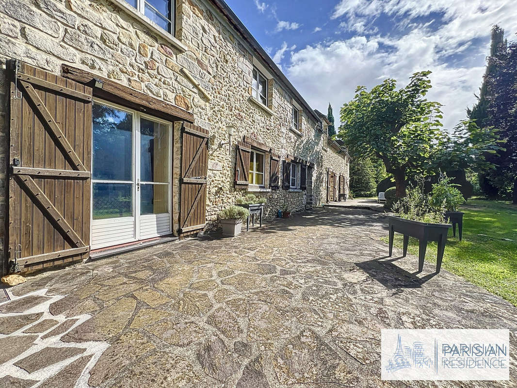 terrasse exterieure  - Maison à MONTEREAU-FAULT-YONNE