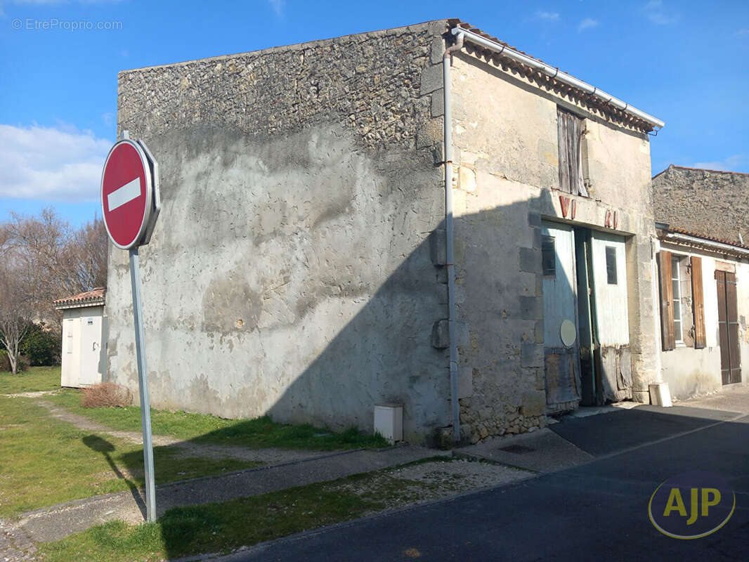 Parking à LESPARRE-MEDOC