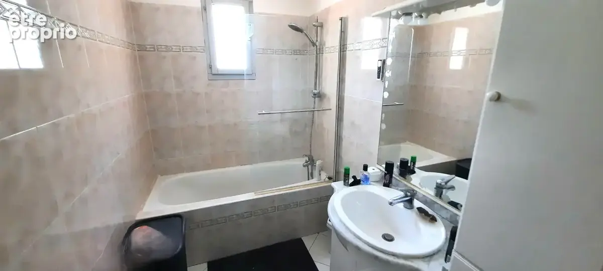 Maison indépendante de plain-pied, calme,  nature, vue dégagée, piscine, garage - photo 9