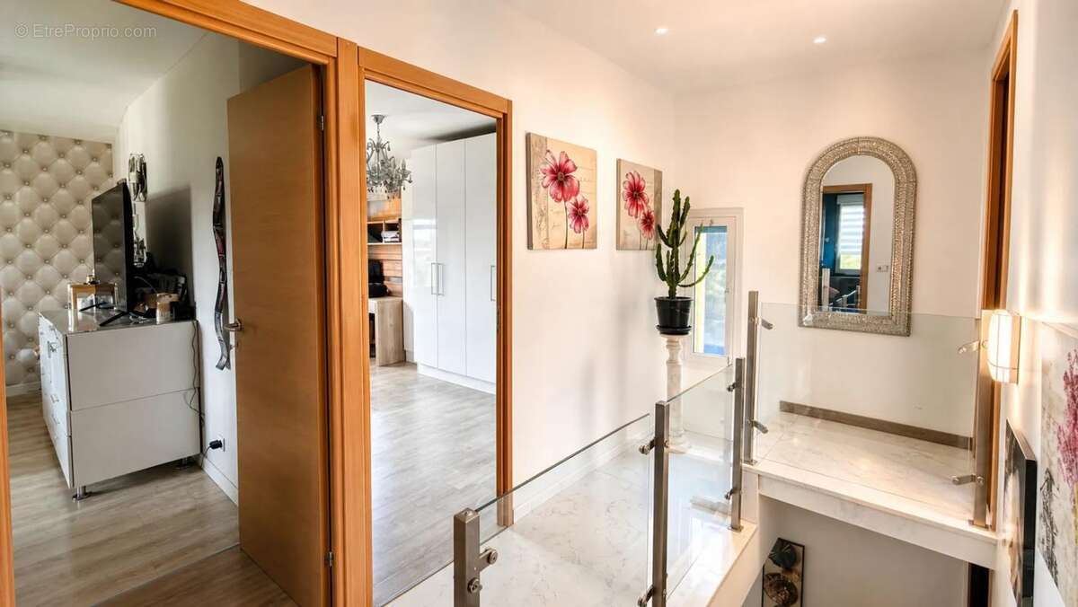 Maison de 6 pièces de 140 m² à Villeurbanne - photo 8