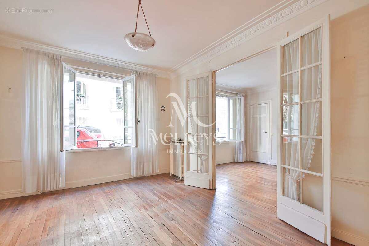 Appartement à PARIS-16E