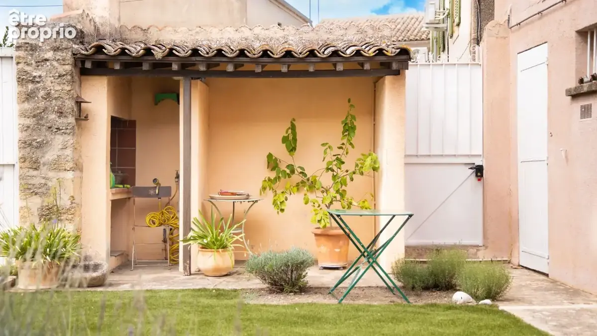 Lançon-de-Provence – Maison de charme T5 de 150 m² avec patio, terrasse panoramique, studio et garage - photo 20