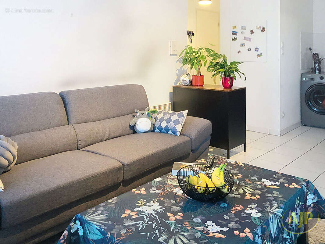 À vendre - Appartement T2 avec balcon et parking. - photo 8