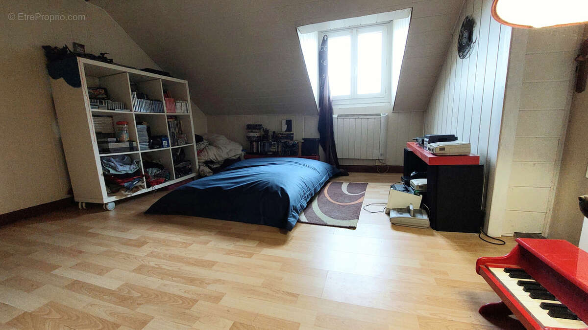 Maison à THORIGNY-SUR-OREUSE