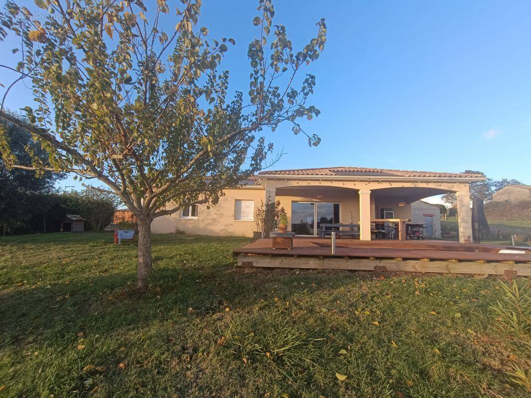 Maison à SAINT-ROMAIN-LE-NOBLE