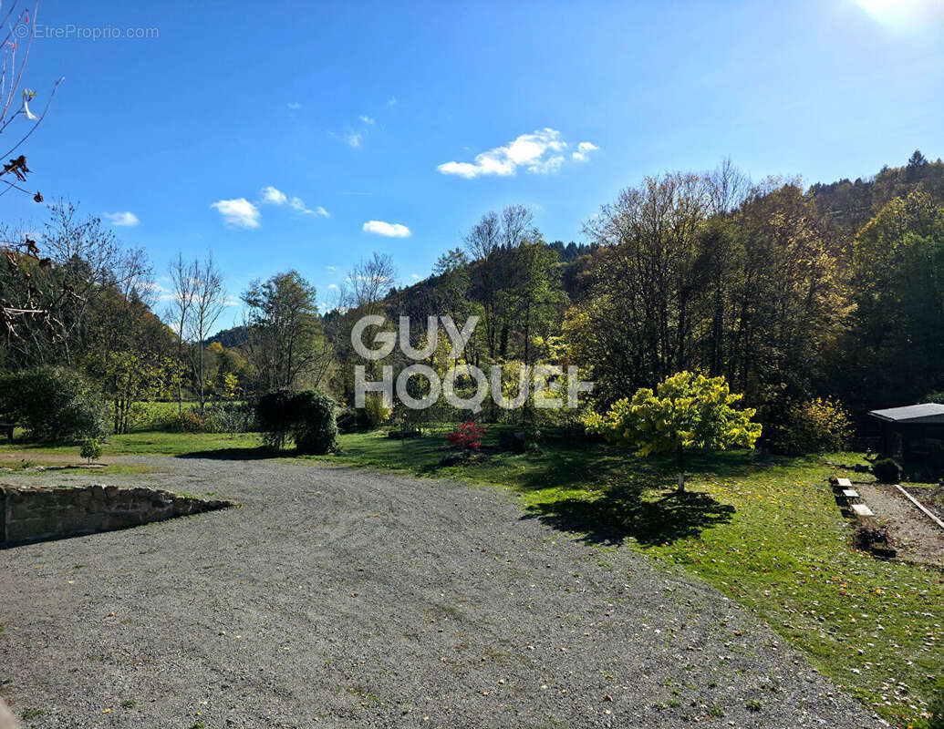 Maison à SAINT-JULIEN-LA-VETRE