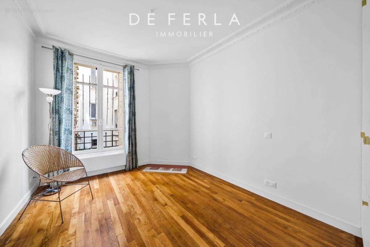 Appartement à PARIS-7E
