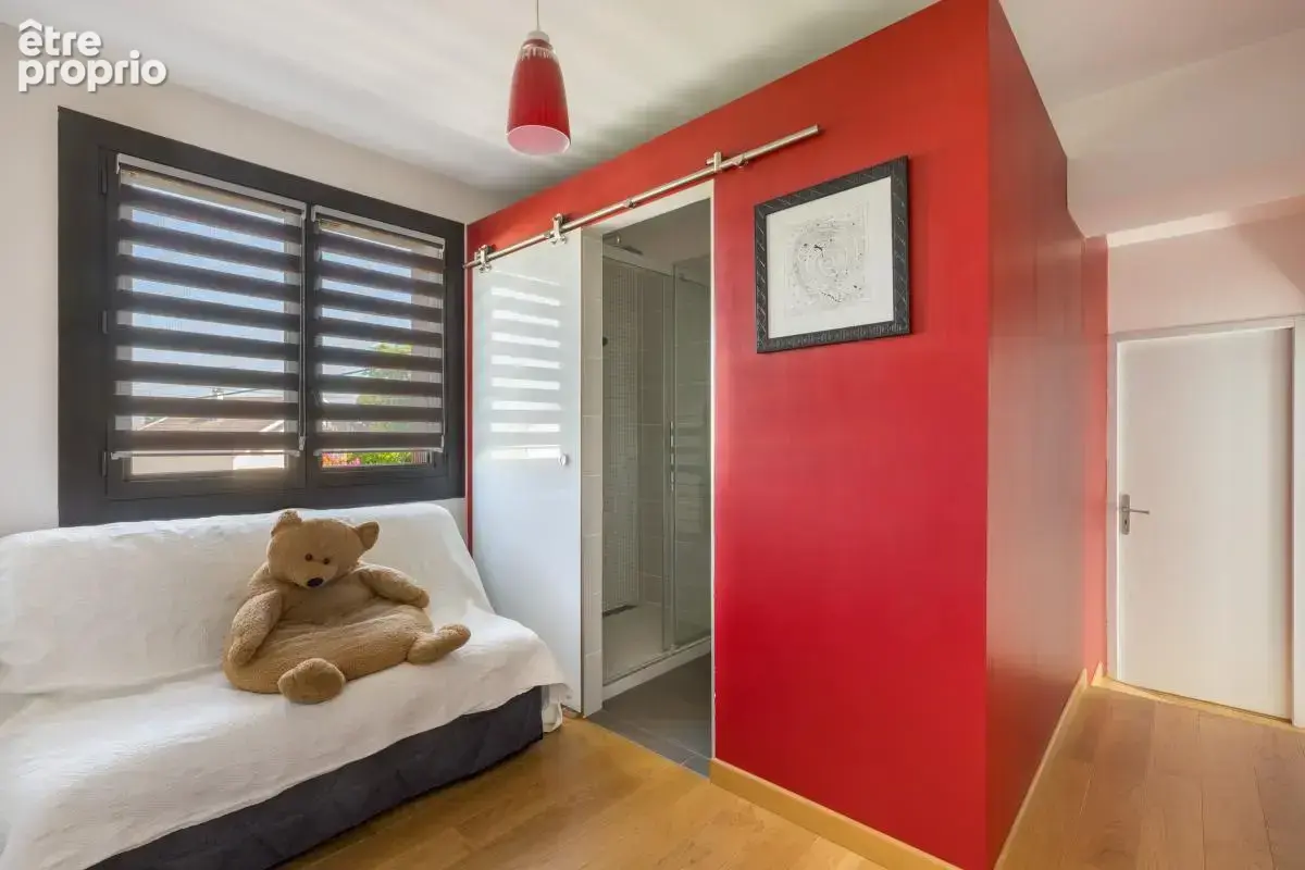 Maison T5 avec jardin paysagé et piscine - GENAS - photo 15