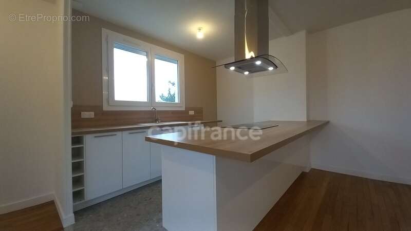 Dpt Vienne (86), à vendre POITIERS appartement T3 de 100 m² + garage + parking - photo 2