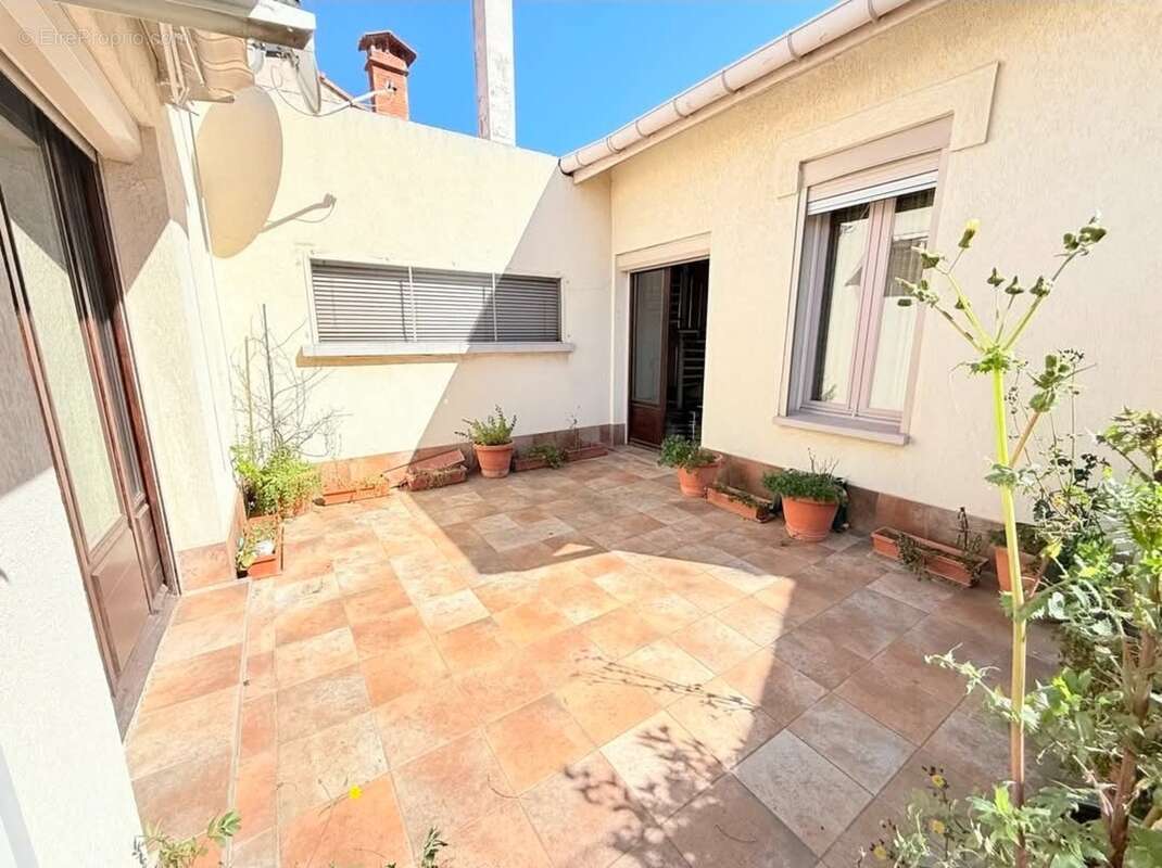 Béziers Champs de Mars – Maison de ville 125 m² avec patio, terrasse et grand garage - photo 3