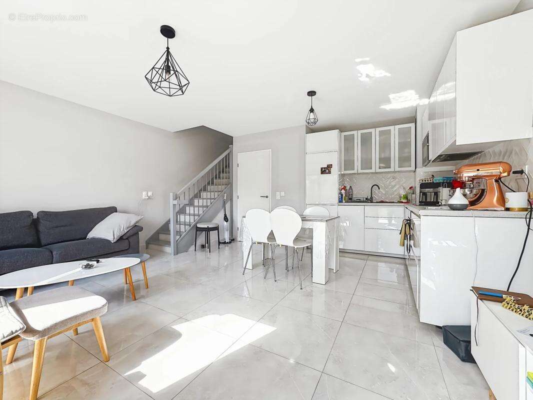 Maison à BUSSY-SAINT-GEORGES