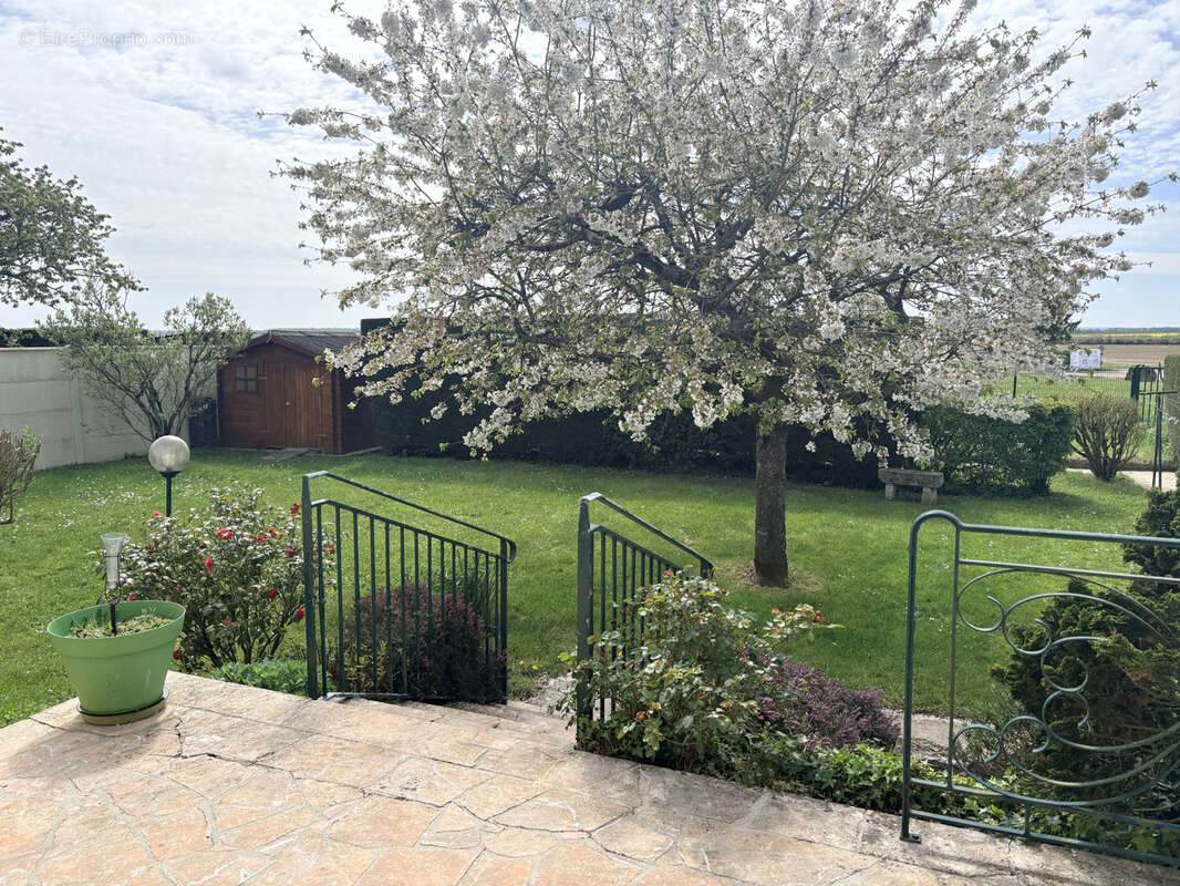 Maison à FONTAINE-LA-GUYON