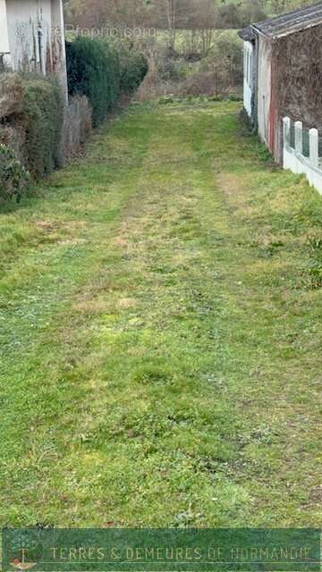 Terrain à CORMEILLES