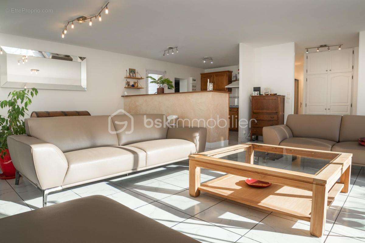 Pessac – Quartier de l’Alouette Maison familiale de plain-pied – 175 m² – Terrain 800 m² avec piscineB - photo 13