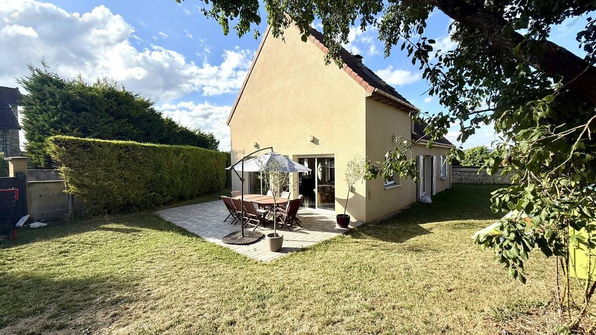 Maison à MEZIERES-SUR-SEINE