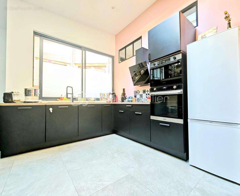 EXCLUSIVITÉ – Magnifique appartement duplex avec terrasse au cœur de la Place du Forum à Reims ! - photo 7