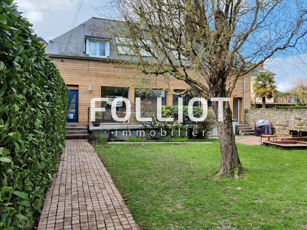 Maison à SAINT-HILAIRE-DU-HARCOUET