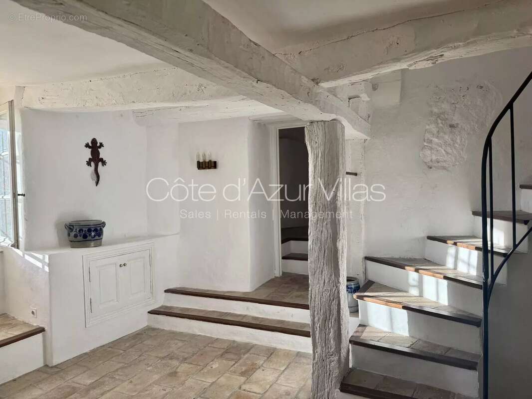 Maison à CHATEAUNEUF-GRASSE