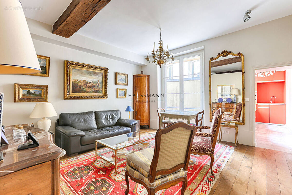 Appartement à PARIS-1E