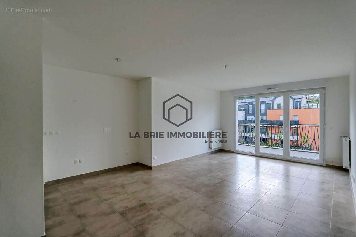 Appartement 73 m² à Emerainville  - photo 2
