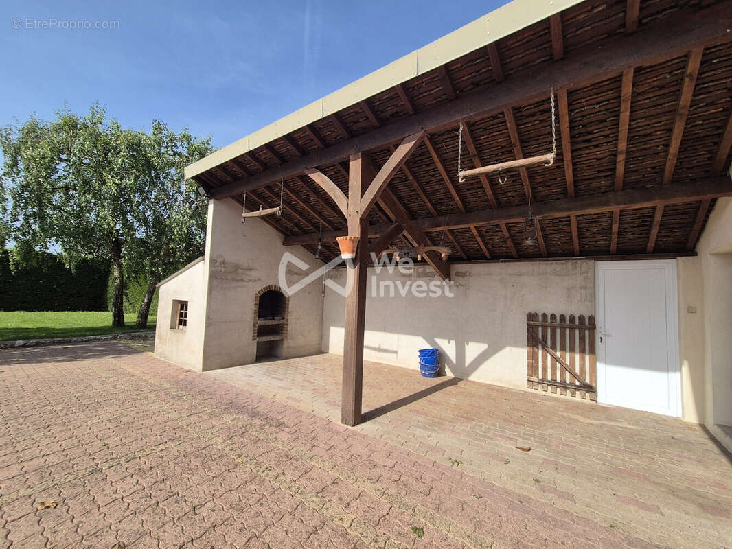 Maison 145 m² à Noyant  - photo 2