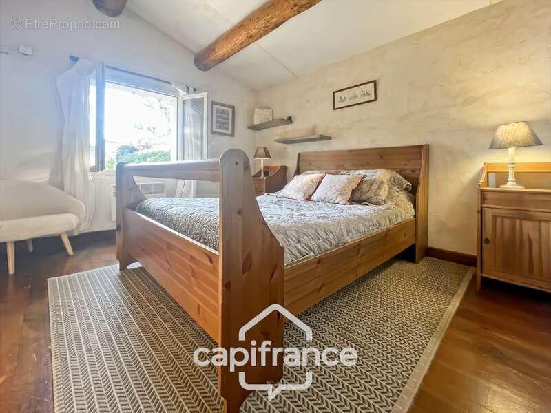 Domaine et Golf de Pont Royal, belle  propriété de 290 m2 établie sur un terrain de 2600 m2, cinq chambres, un bureau, piscine,  - photo 42