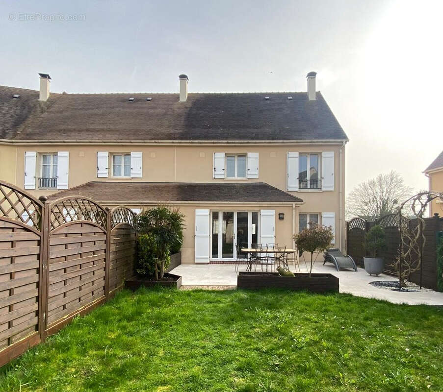Maison à HOUDAN