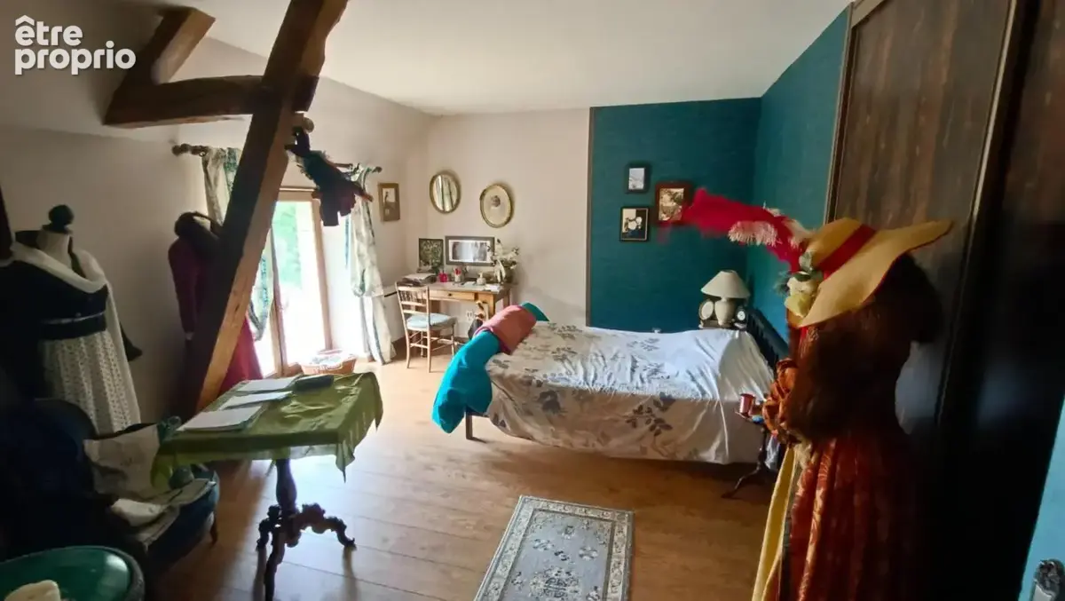 Propriété de caractère en bordure de rivière – 1 maison, 4 dépendances et 5 000 m² de terrain - photo 5
