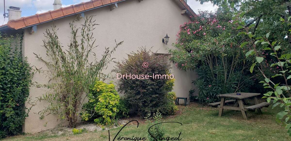 Maison à SAINT-MICHEL-LE-CLOUCQ