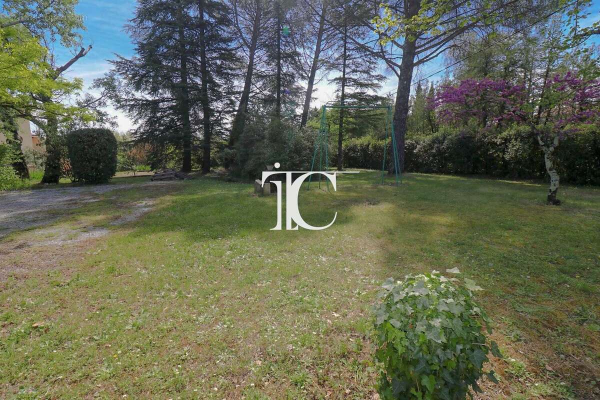 Maison individuelle sur 3434 m² de terrain avec toiture neuve Saint Ambroix - photo 2