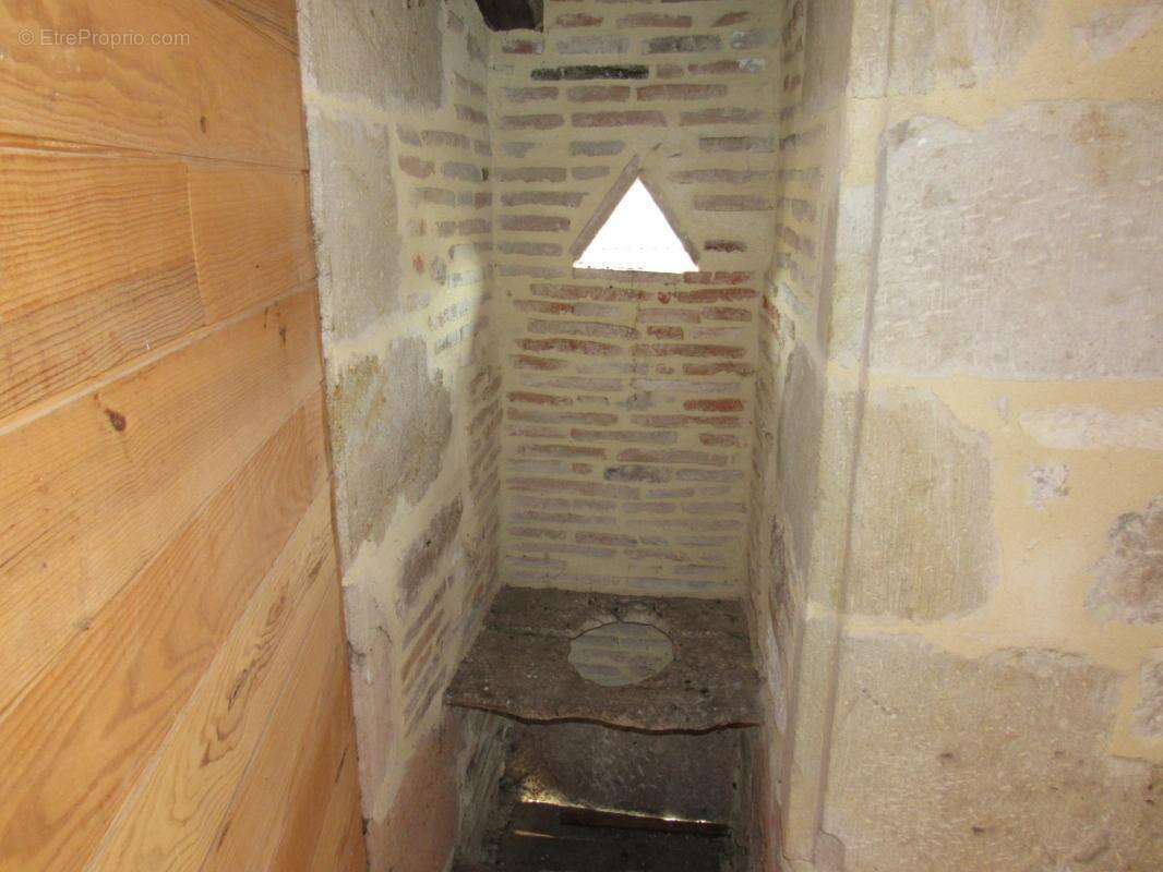 Grande maison medievale  de village entierement renovee dpe en b avec une petite maison qui sert de garage   290000€ - photo 41