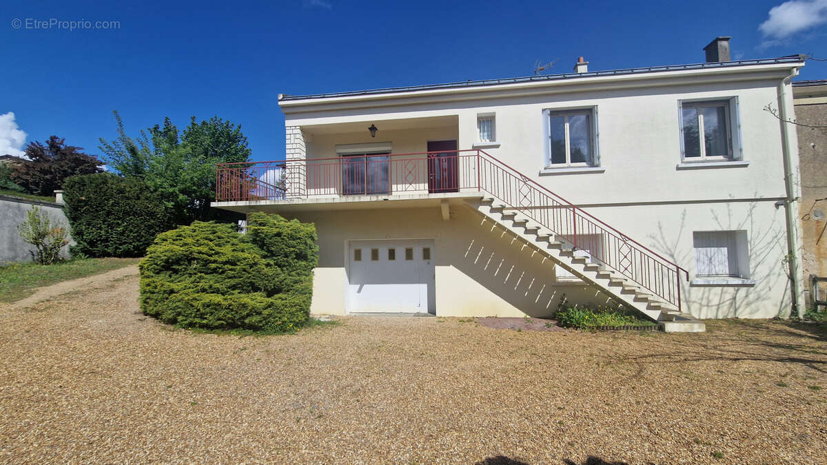 Maison à LE PUY-NOTRE-DAME