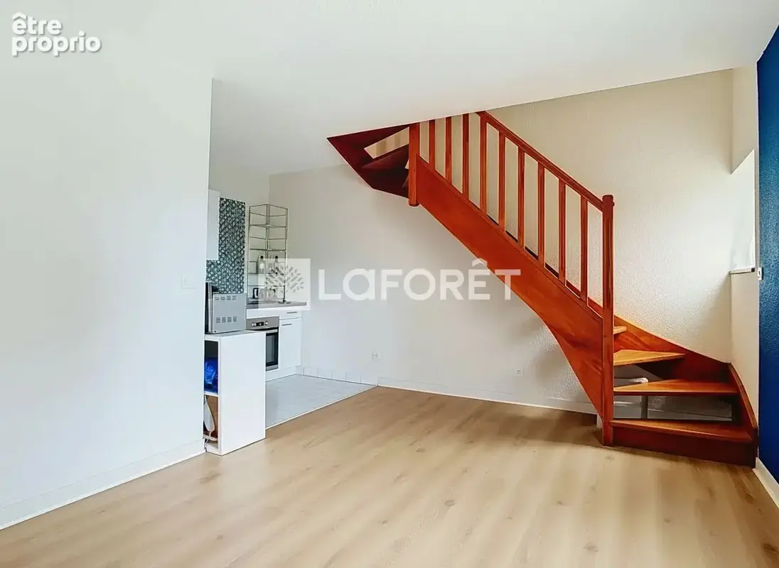 Appartement CHARTRES-DE-BRETAGNE , Duplex T2 avec garage fermé et parking privatif, à 200 m des commerces - photo 4