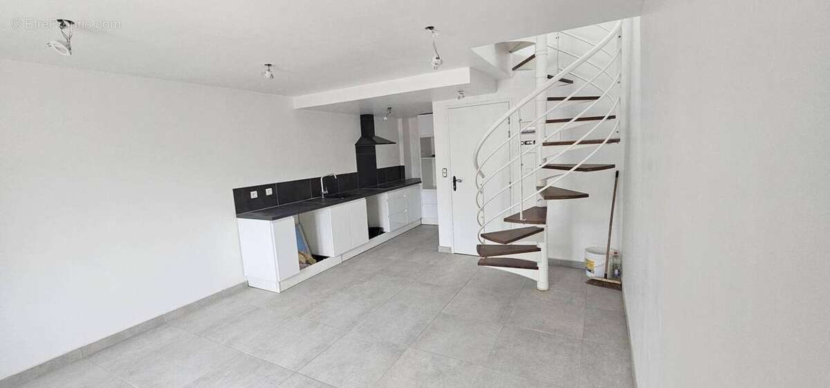 Appartement à ROQUEBRUNE-SUR-ARGENS