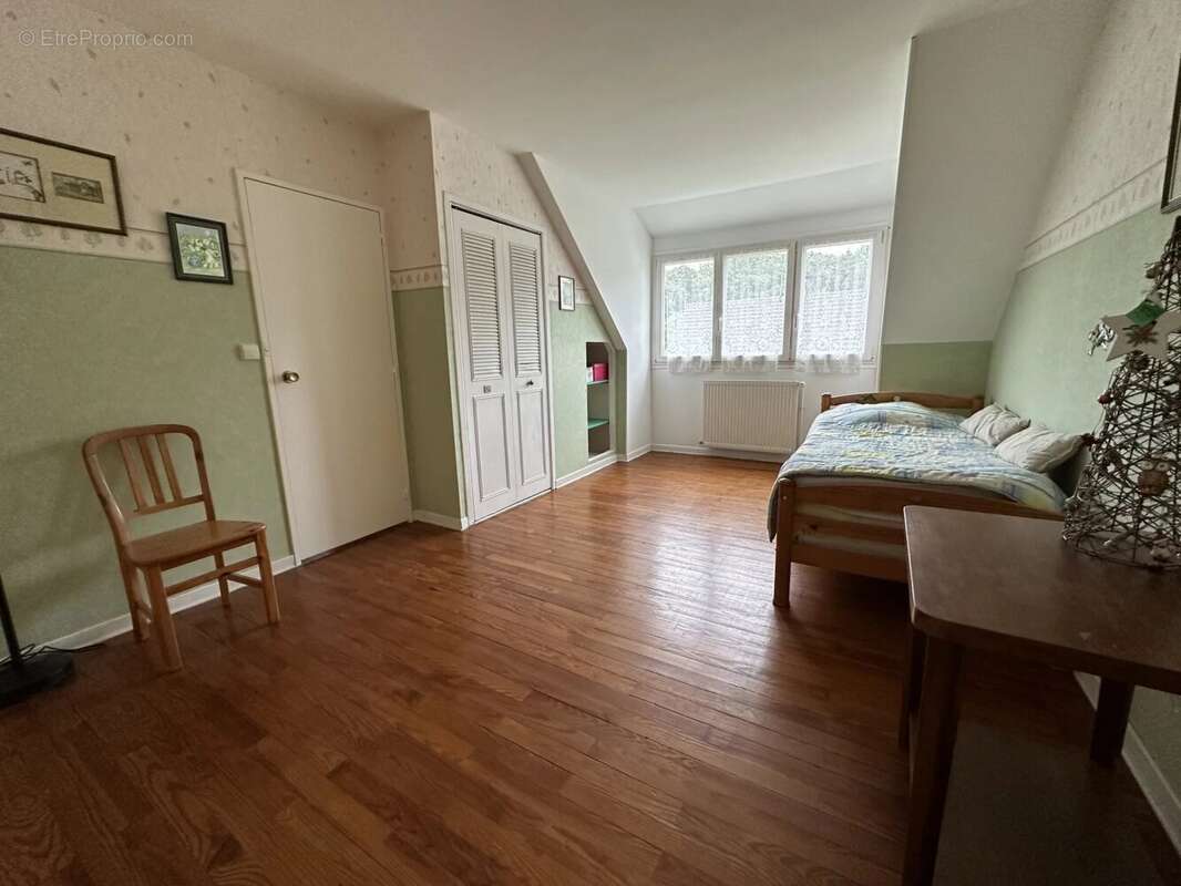 Maison à LE MESNIL-SAINT-DENIS