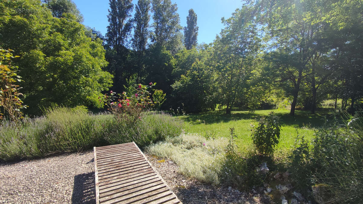 Maison à MONTAIGU-DE-QUERCY