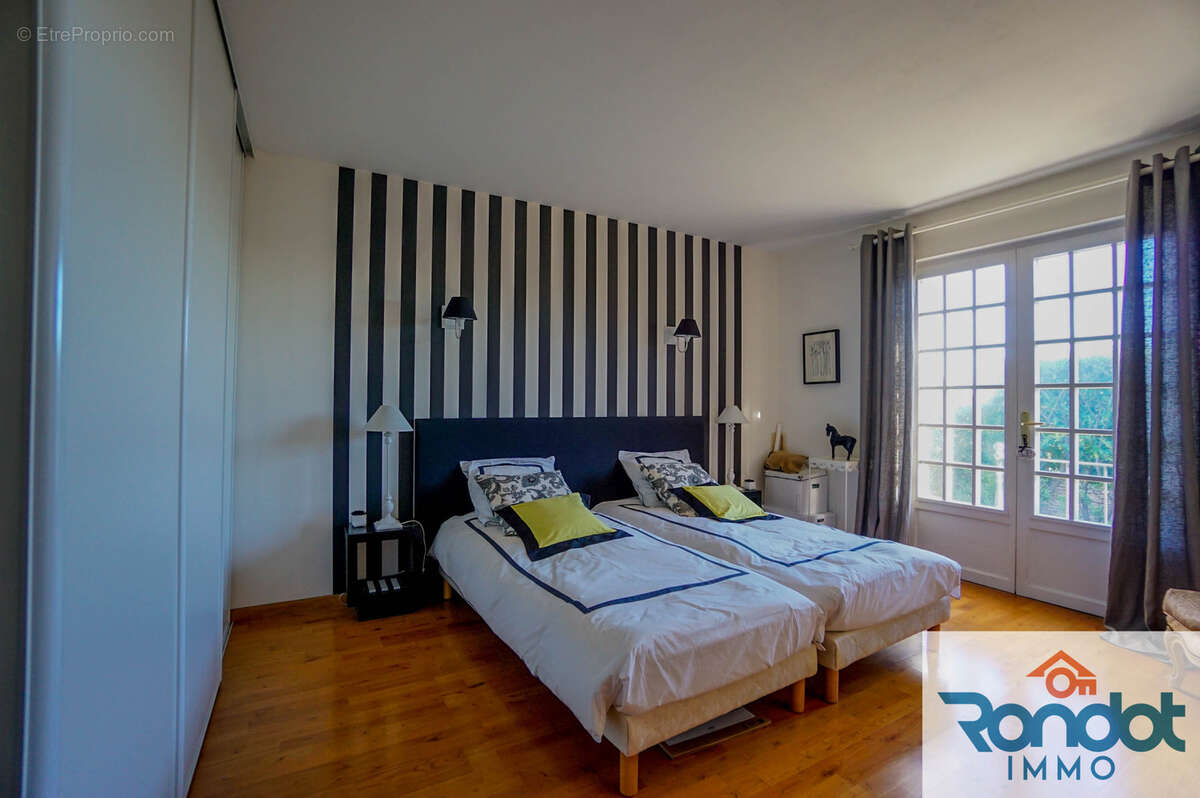 Maison à SAVIGNY-LE-SEC