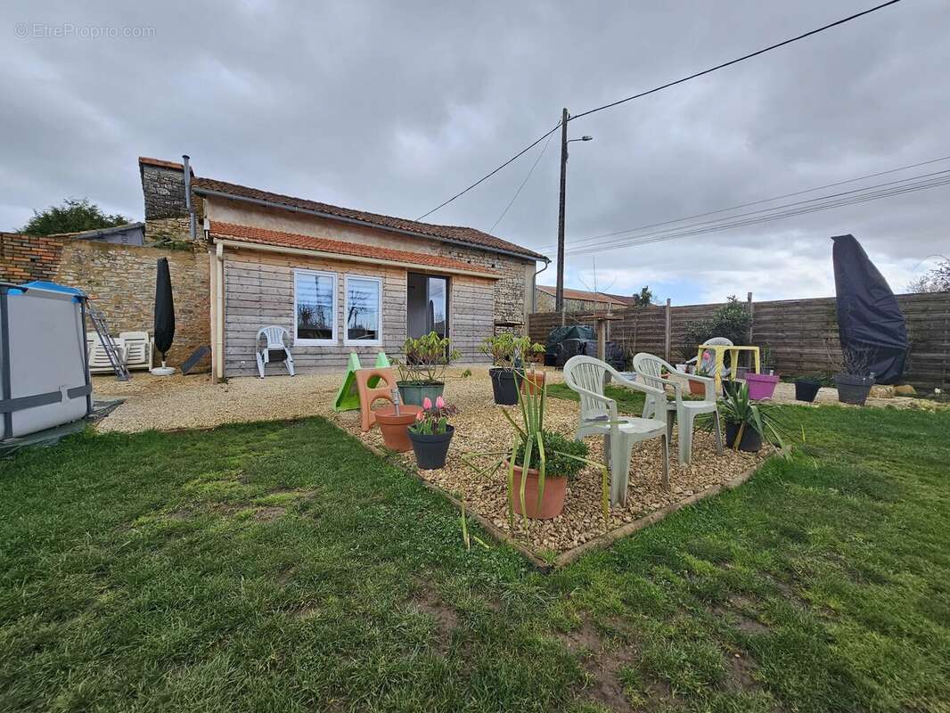 Maison à CHASSENEUIL-SUR-BONNIEURE