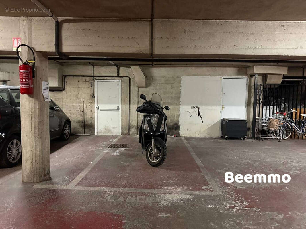 Parking à PARIS-10E