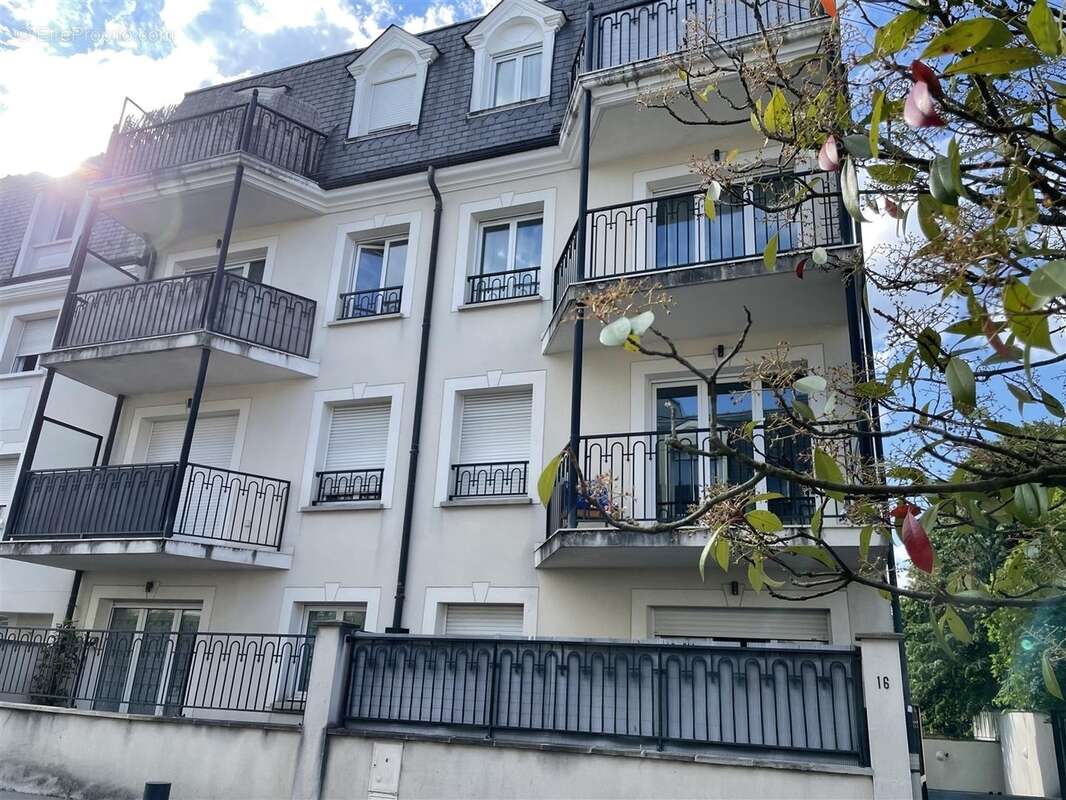 Appartement à PONTAULT-COMBAULT