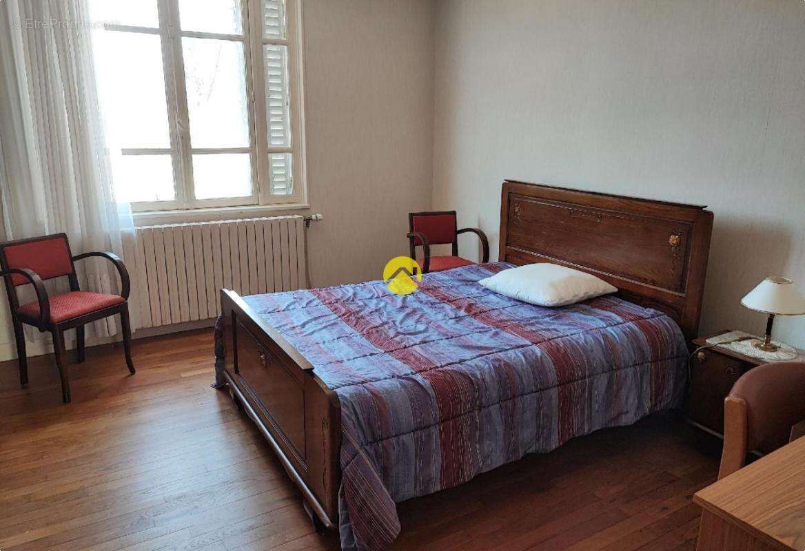 Maison à SAINT-DENIS-DE-JOUHET