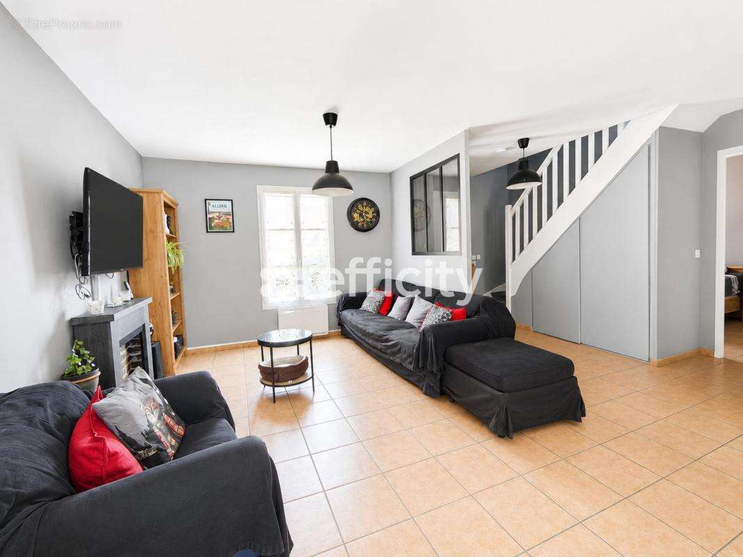 Maison 120 m² à La Chapelle-En-Serval  - photo 4