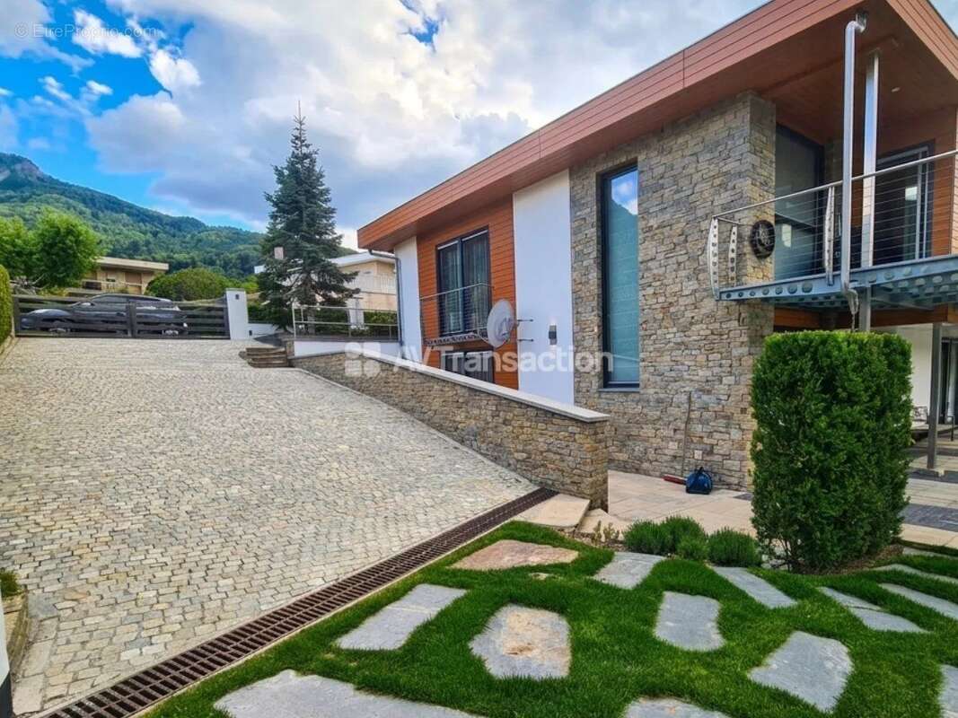 Maison 240 m² à Savines-Le-Lac  - photo 8