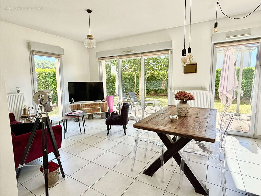 Appartement Villette D Anthon RDJ 3 pièce(s) 62.98 m2 - photo 2