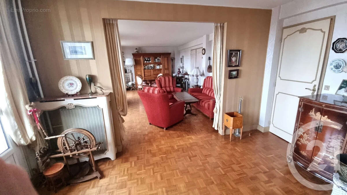 Appartement à SAINT-MAUR-DES-FOSSES