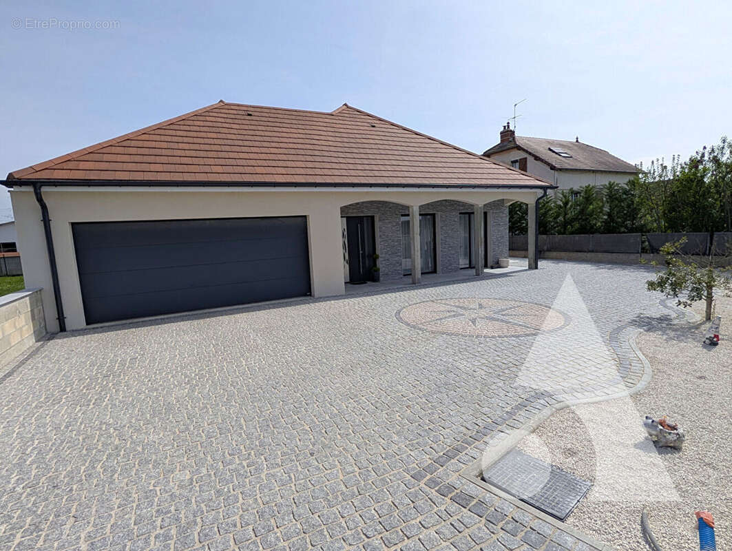 Maison à CHAUSSIN